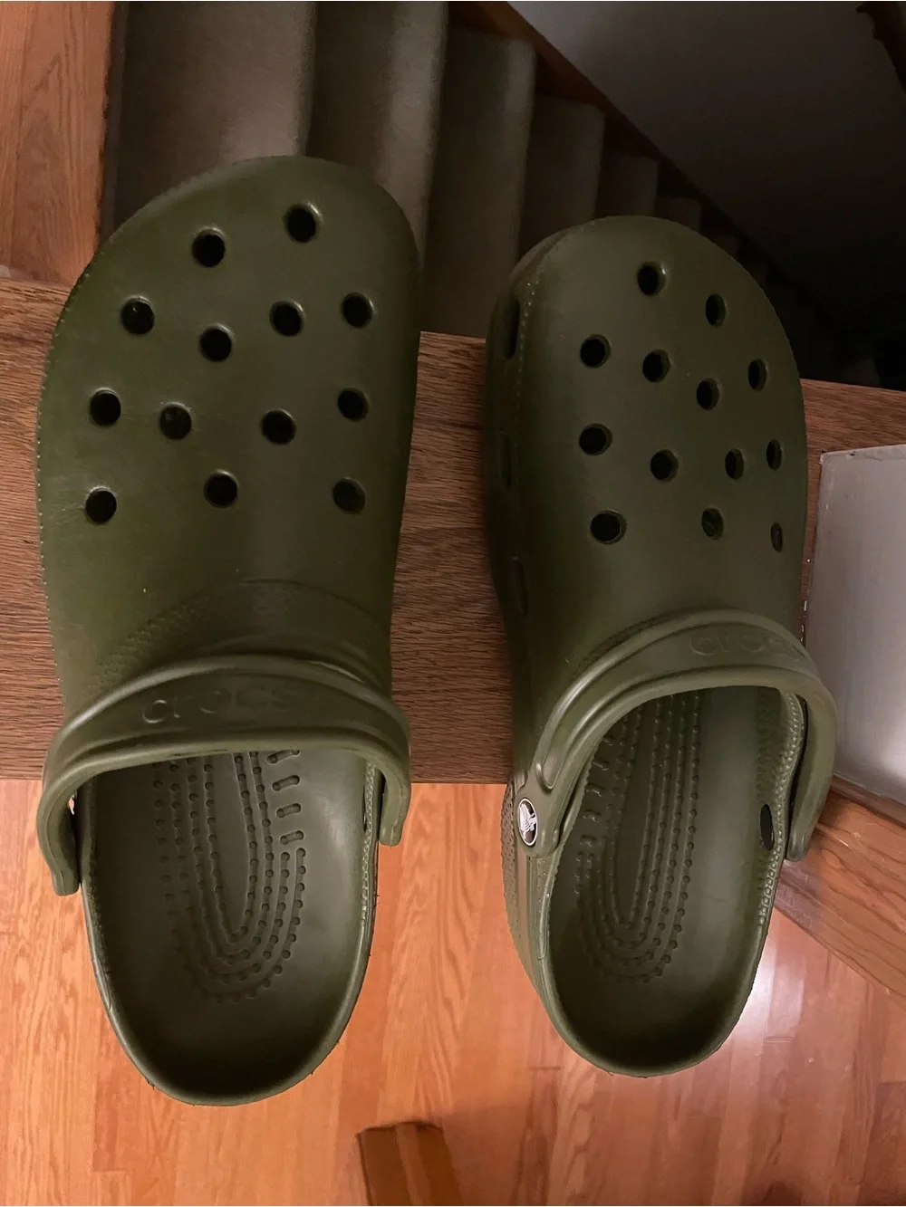 OLIVE GREEN CROCS MEN’S SIZE 11